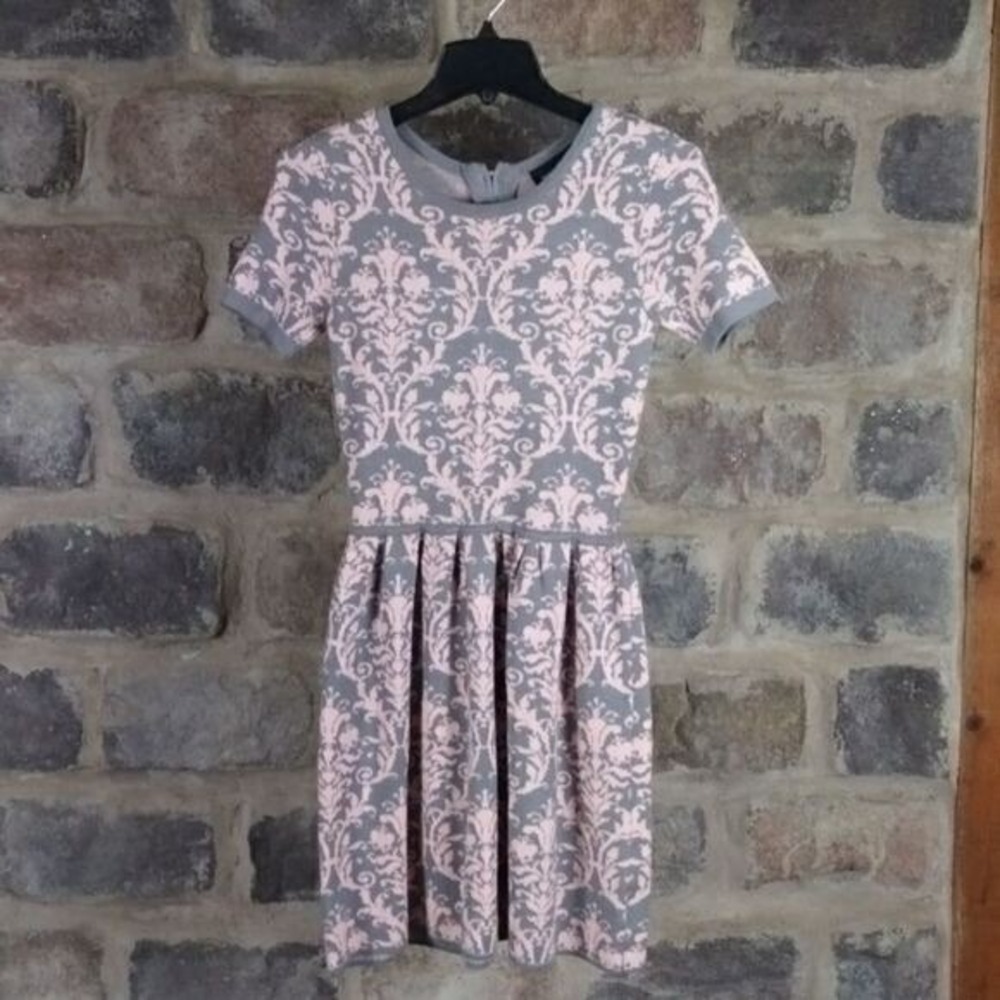 Romeo Juliet Couture XS‎ Gray Pink Damask Print Fit & Flare Knit Dress Romantic